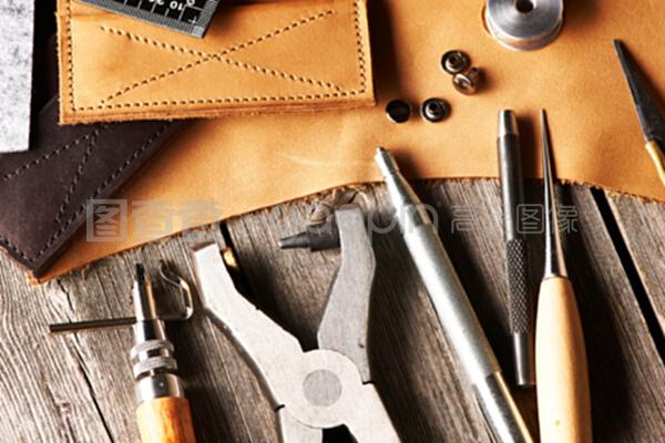 匠心與創(chuàng)意的交響 皮革制作工具廣告設(shè)計(jì)如何打動人心